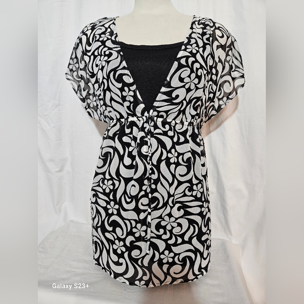 NWT Large ABStudio Black & White 2 Piece Top